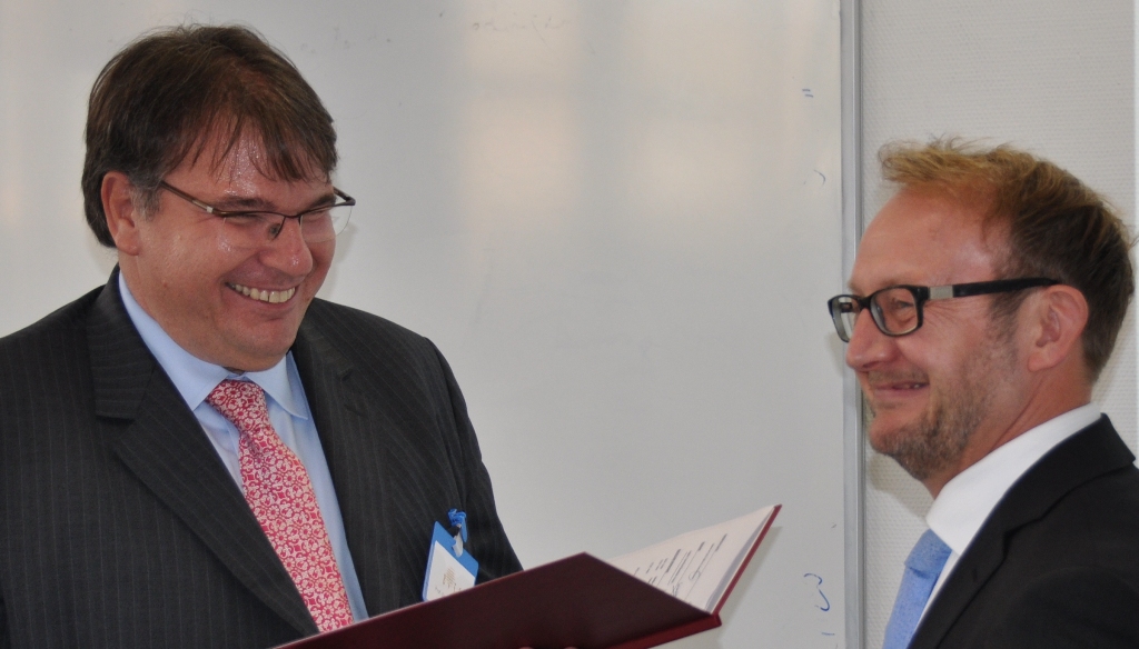 Prof. Dr. Stefan Stein ernennt Dr. Robert Daubner zum Professor