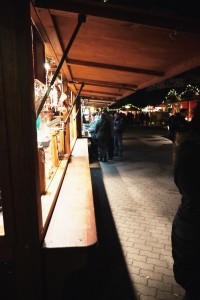 Weihnachtsmarkt Berlin: Blick auf Weihnachtsbuden