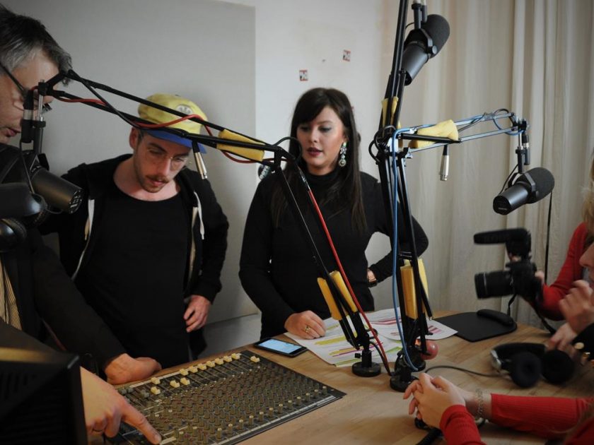 Studierende produzieren Live-Radio Sendung
