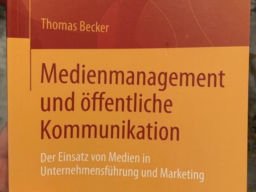 Lehrbuch Medienmanagement und öffentlichtiche Kommunikation (Thomas Becker)